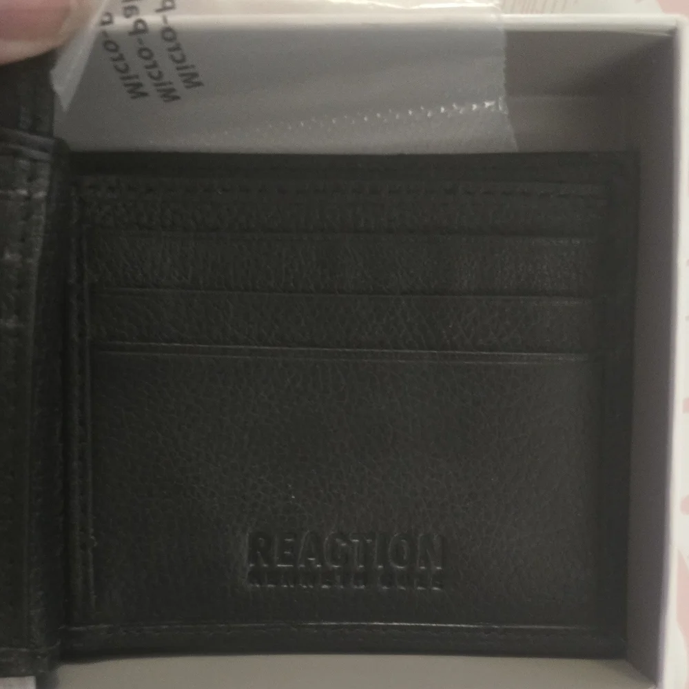 Kenneth Cole Reaction Blk Wallet NIB